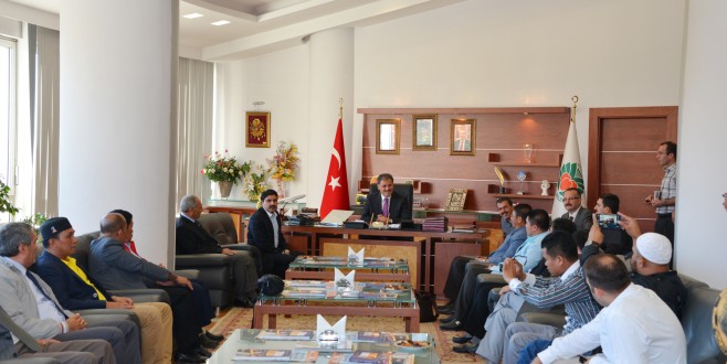 FİLİPİNLİ HEYETTEN BAŞKAN ÇAKIR'A ZİYARET