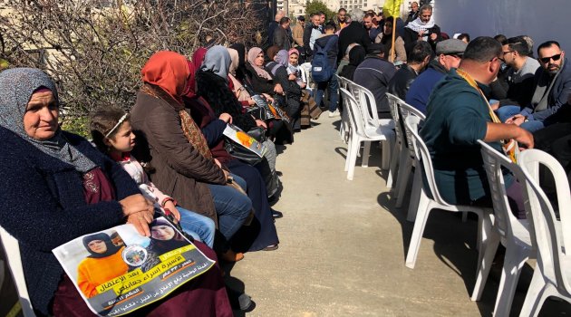 Filistinliler İsrail hapishanesindeki tutuklular için protesto düzenledi