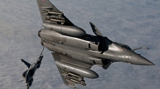 Fransa, IŞİD'in Suriye'deki kalesi Rakka'yı vurdu