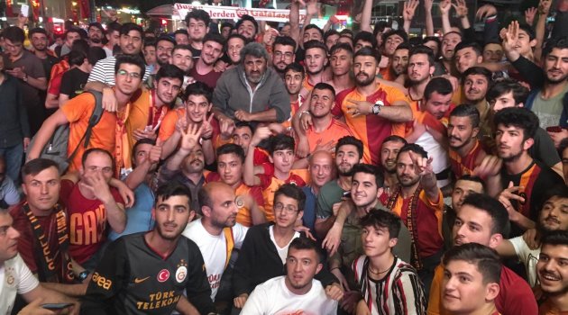 Galatasaray şampiyonluğu kutlanıyor