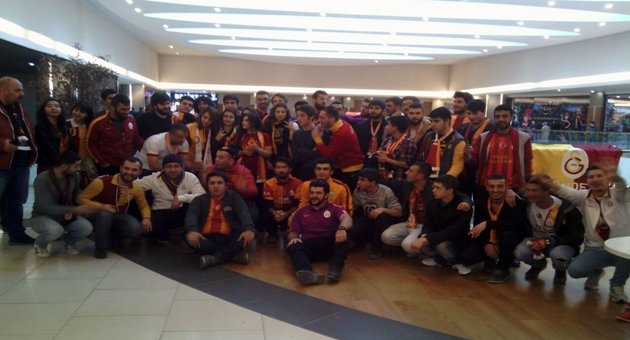  Galatasaraylı taraftarlar AVM'yi bastı