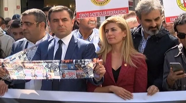 Gazeteciler Ahmet Hakan için yürüdü
