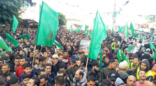 Gazze'de Filistinliler Hamas'ın kuruluşunun yıldönümü kutladı