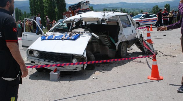 Gediz'de trafik kazası: 2 ölü, 2 yaralı