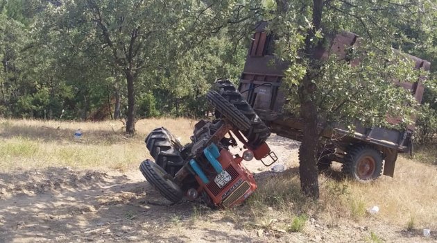 Gediz'de traktör takla attı: 3 yaralı