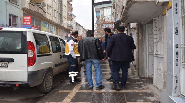 Genç kadın evinde ölü bulundu