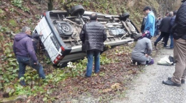 Giresun'da yolcu minibüsü kaza yaptı: 16 yaralı