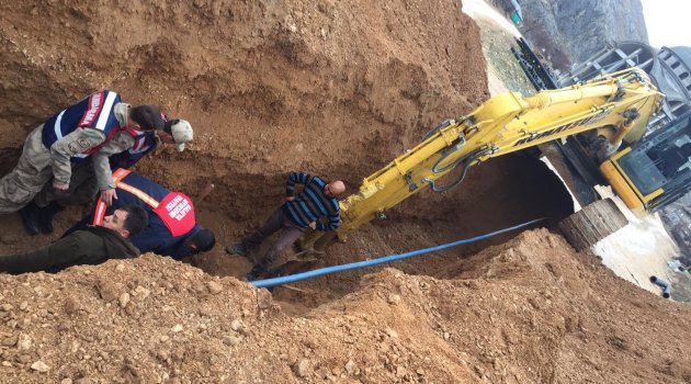 Göçük altında kalan işçi kurtarıldı