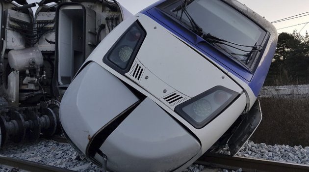 Güney Kore'de yüksek hızlı tren raydan çıktı: 15 yaralı