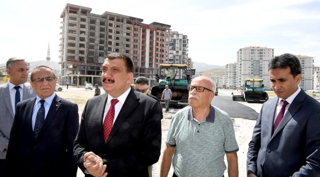 Güngör Caddesi asfaltlanıyor