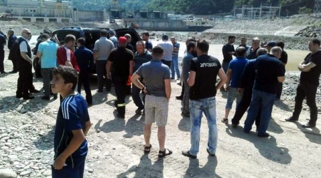 Gürcistan'da rafting yapan 4 kişi öldü