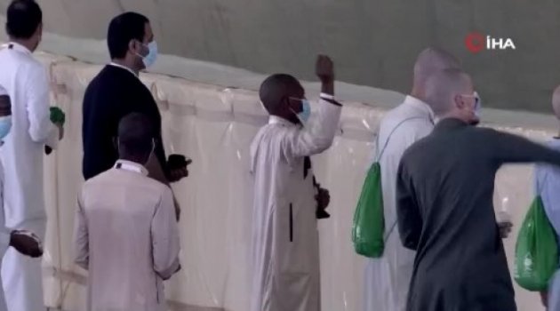 Hacılar şeytan taşladı!