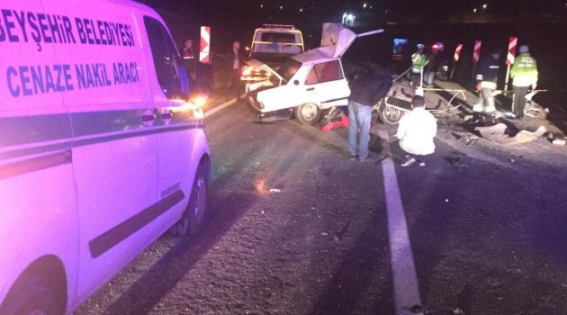 Hafif ticari araç otomobille çarpıştı: 1 ölü 2 yaralı
