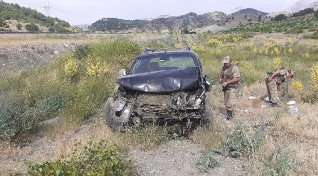 Hafif ticari araç takla attı: 1 yaralı