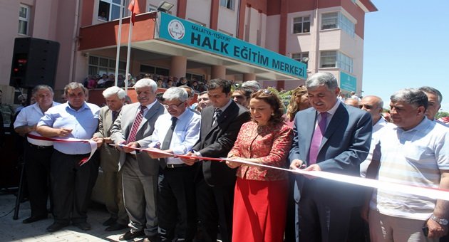 HALK EĞİTİM MERKEZİ YIL SONU SERGİSİNİ AÇTI