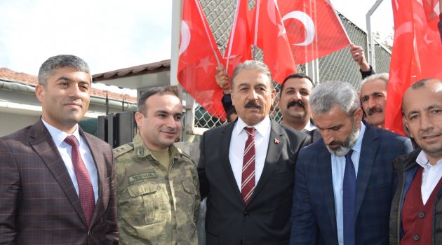 "Hepimiz askeriz hepimiz Mehmetçiğiz"