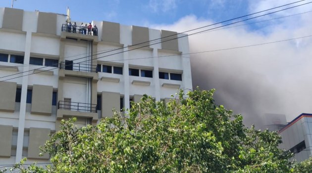 Hindistan'da telekomünikasyon binasında yangın: 100 kişi kurtarıldı