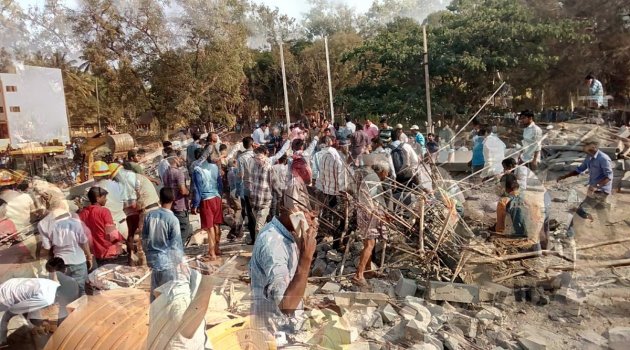 Hindistan'da bina çöktü: 1 ölü