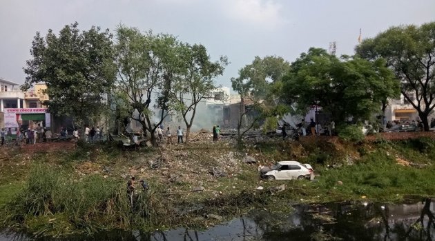 Hindistan'da havai fişek patlaması: En az 15 ölü