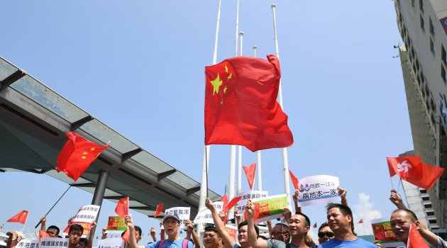 Hong Kong'da Çin yanlıları gösteri düzenledi