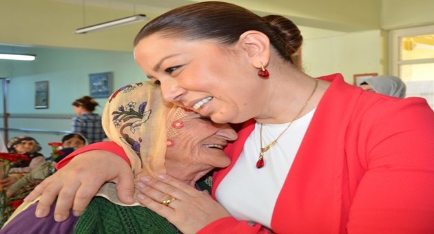Huzurevi ve MİAD Sevgi Evlerini ziyaret