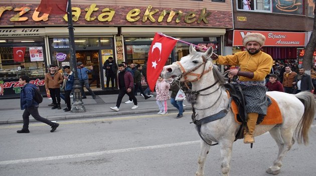 İdlib şehitleri için yürüyüş ve konvoy