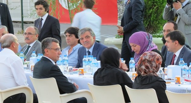 İftarını Suriyeli Mültecilerle Açtı