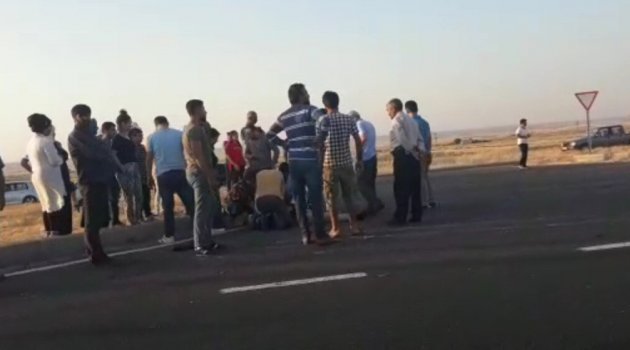 İpek yolunda otomobil ile motosiklet çarpıştı: 1 ölü