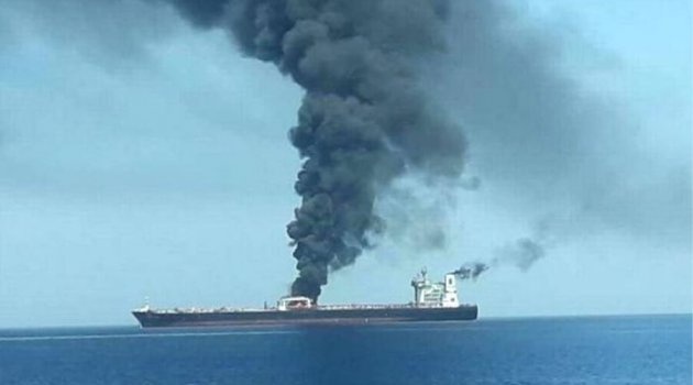 İran'a ait petrol gemisinde patlama