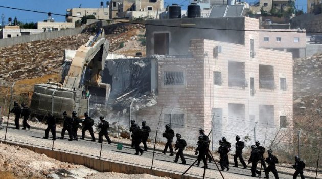 İsrail Filistinlilerin evlerini yıkıyor