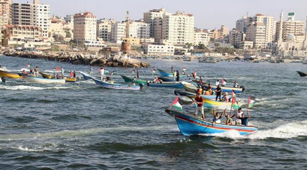 İsrail'in ablukasını kırmak için onlarca tekne Gazze Limanı'ndan yola çıktı