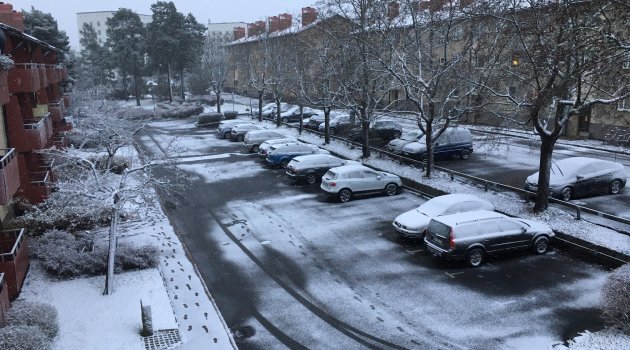 İsveç'te kar yağışı hayatı olumsuz etkiledi