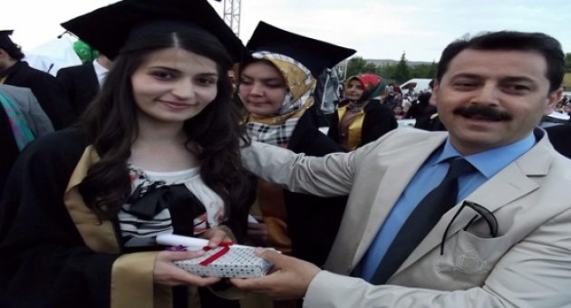 İÜ'DE TOPLU MEZUNİYET TÖRENİ
