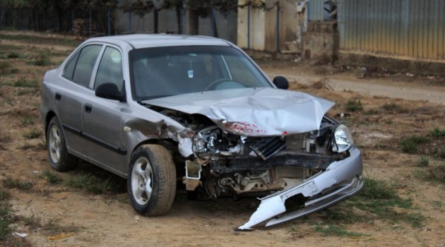 İzmir'de iki otomobil çarpıştı: 7 yaralı