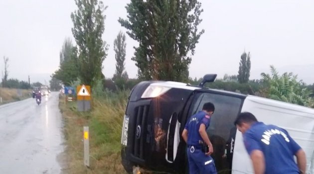 İzmir'de minibüs devrildi: 7 yaralı
