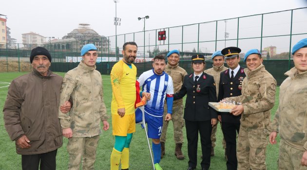 Jandarma'dan ampute futbolculara ziyaret