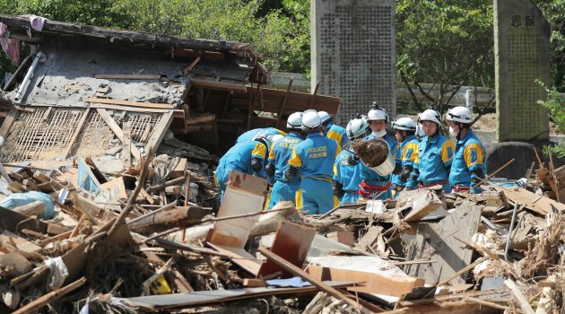 Japonya'da sel felaketinin ardından yıkım böyle görüntülendi