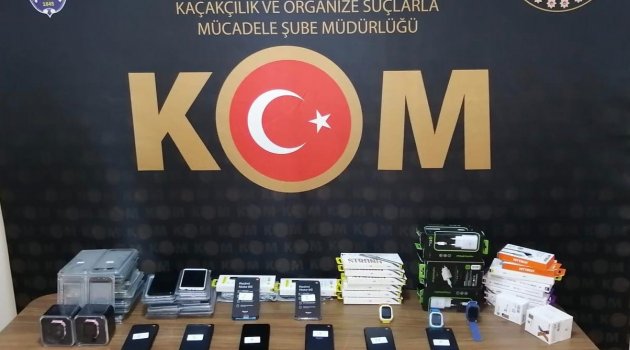 Kaçak cep telefonları ele geçirildi