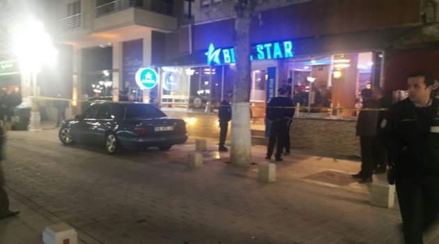 Kafe cinayetinde ölenler defnedildi