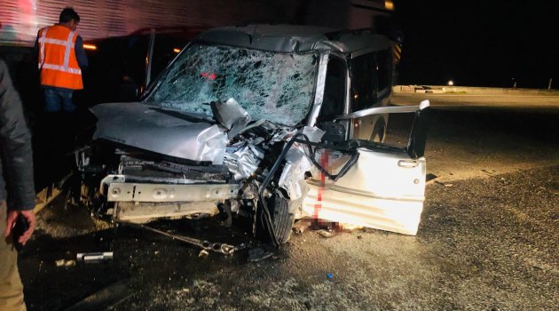 Kamyonet kamyona arkadan çarptı: 1 ölü, 3 yaralı