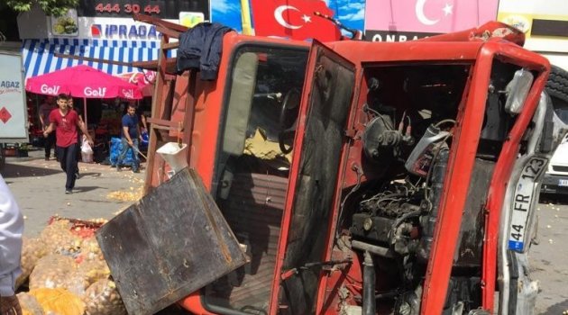 Yeşilyurt'ta kaza : 4 yaralı