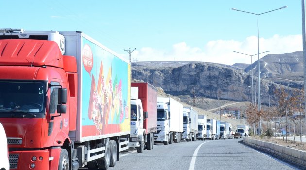 Kara kış sürücüleri yolda bıraktı