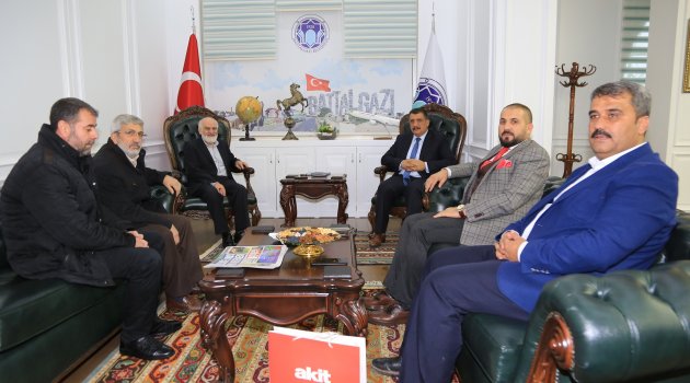 Karahasanoğlu Başkan Gürkan'ı ziyaret etti