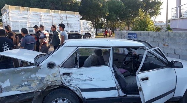 Karaman'da kamyon ile otomobil çarpıştı: 2 yaralı