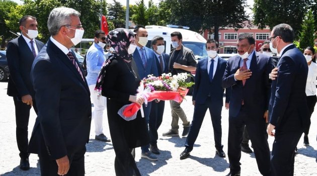 Kasapoğlu Büyükşehir Belediyesini ziyaret etti