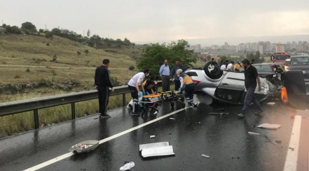 Otomobiller çarpıştı: 1'i ağır 3 yaralı