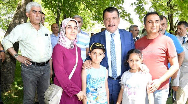 "Kayısı bizim ortak sevdamız"