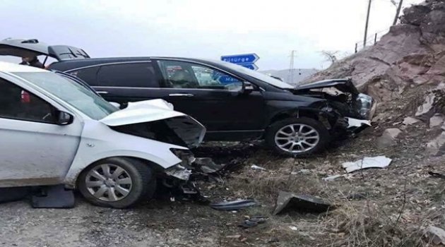 Kaymakamın aracı kaza yaptı: 2 ölü,6 yaralı