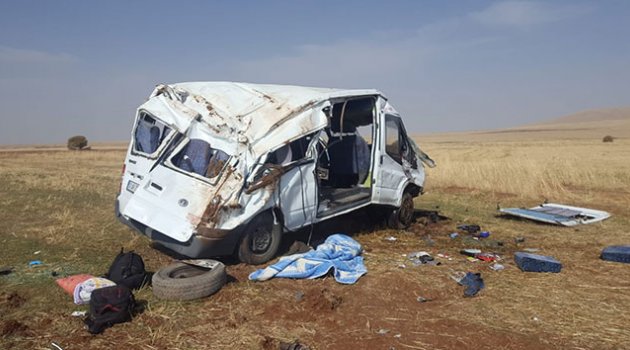 Kayseri'de minibüs devrildi: Ölü ve yaralılar var