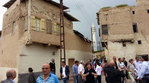 Kerpiç evler ilgisizlikten yok oluyor